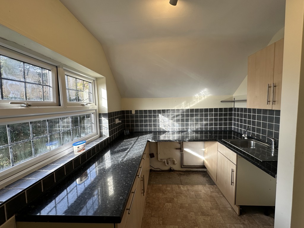 Lot: 135 - DETACHED COTTAGE FOR REFURBISHMENT ON 1.23 ACRES OF GROUNDS - Utility Room